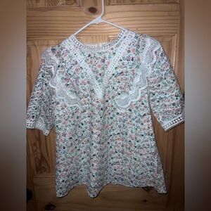joy joy top With Lace Flutter Sleeves-size M- Lace Detail ❤️